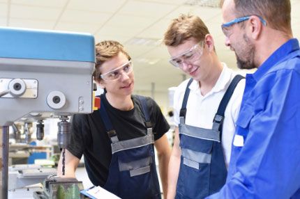 Engineering student teacher class
