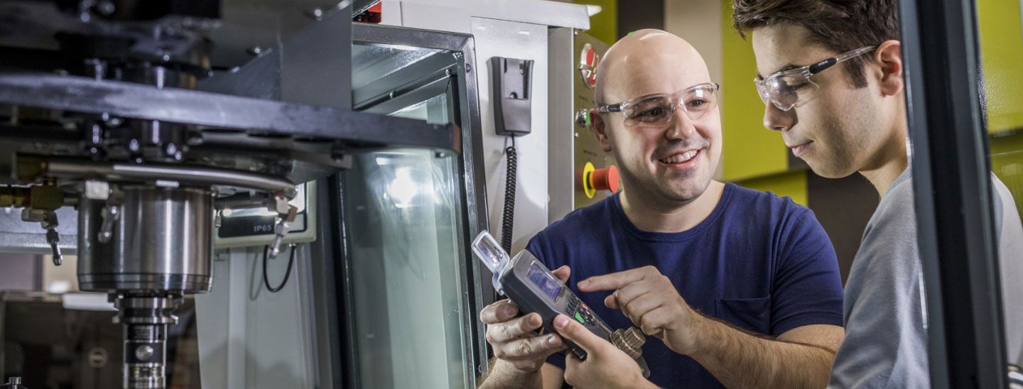 Teacher mentoring student