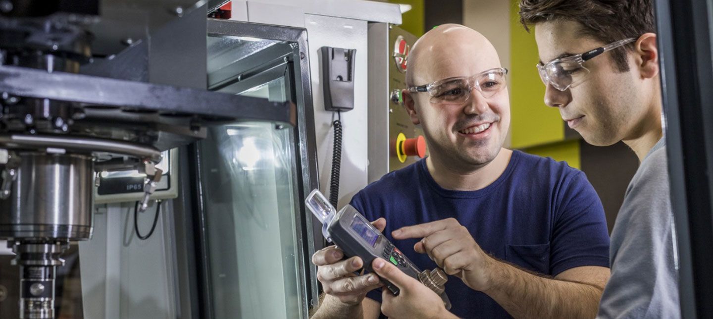 Teacher mentoring student